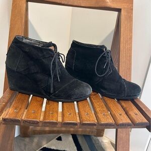 TOMS black Women's Desert Wedge Bootie ~ size 7